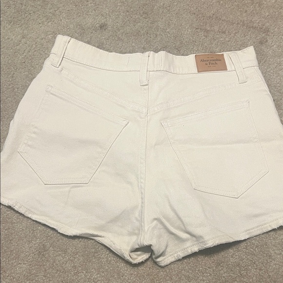 Abercrombie and Fitch High Rise Mom Short - Picture 4 of 5